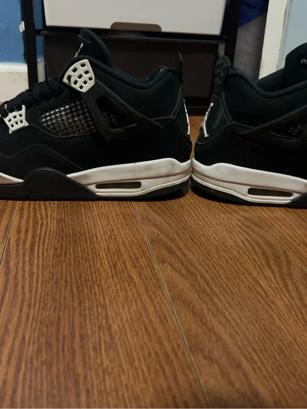 White Thunder Jordan 4’s Men’s sz 11 Good condition